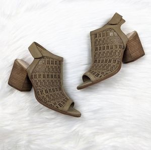 Vince camuto- Keannie Block Heel Sandal